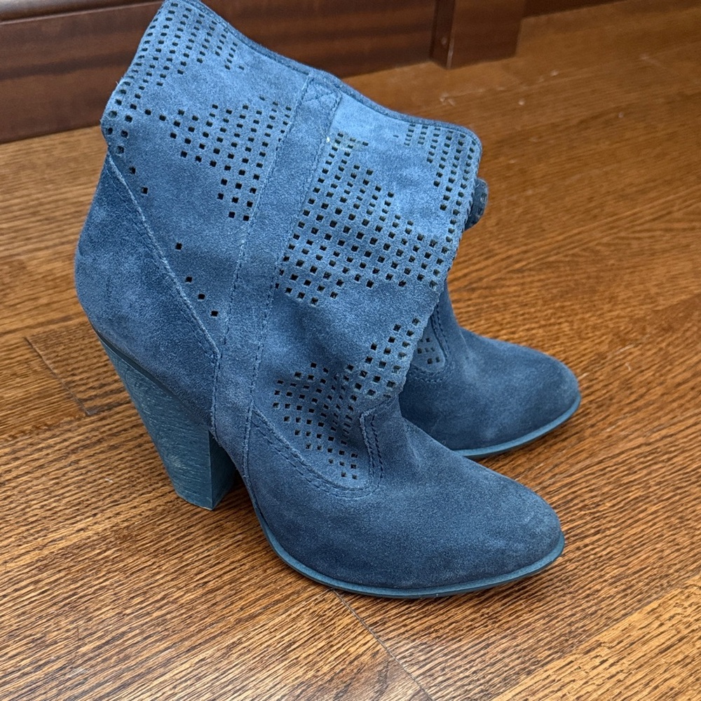 Sam Edelman Perforated Blue Suede Heeled Cowboy wedge Boots 35 5.5
